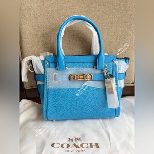NWT！COACH SWAGGER 21 CARRYALL IN PEBBLE LEATHER（37444）SILVER/AZURE fast shipping